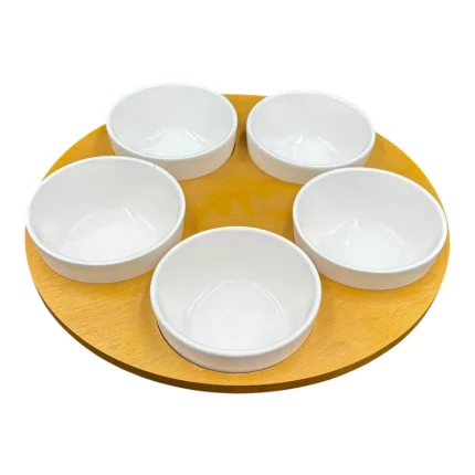 اردوخوری مدل بامبو با کاسه‌های سرامیکی سفید و سینی چرخشی با طراحی مدرن.