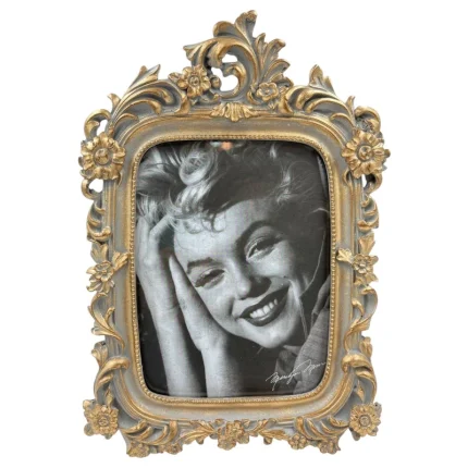 قاب عکس با کیفیت بالا و طراحی زیبا، افزودنی ارزشمند به هر فضای داخلی.