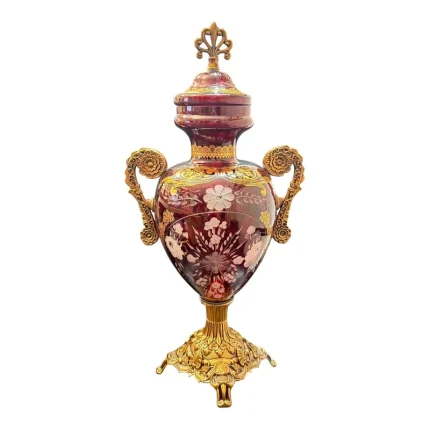 گلدان دکوری فاخر با دسته‌های فلزی حکاکی‌شده و درب تزیینی