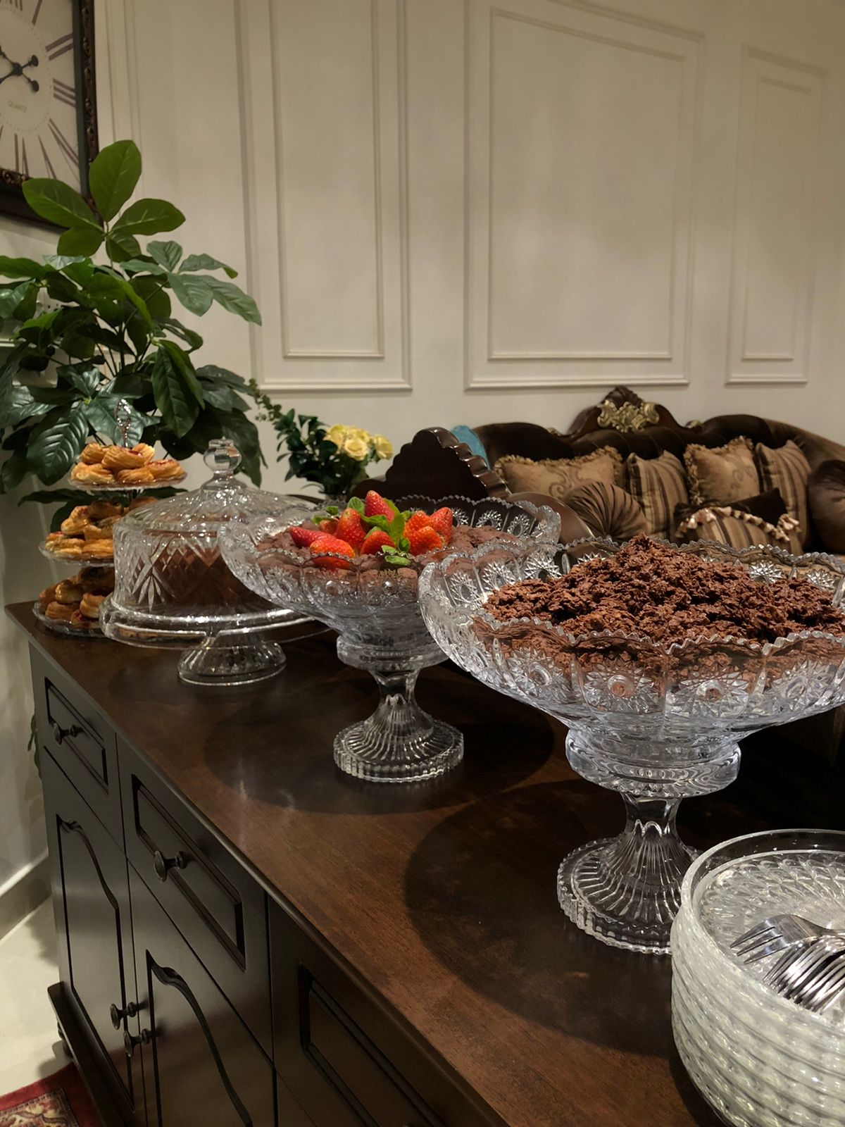 تاریخچه و اصالت سرویس کریستال شفاف و براق