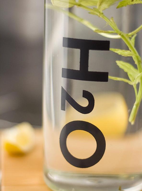 بطری آب پیرکس H2O (2) بطری آب پیرکس H2O مقاوم و کاربردی برای استفاده روزمره