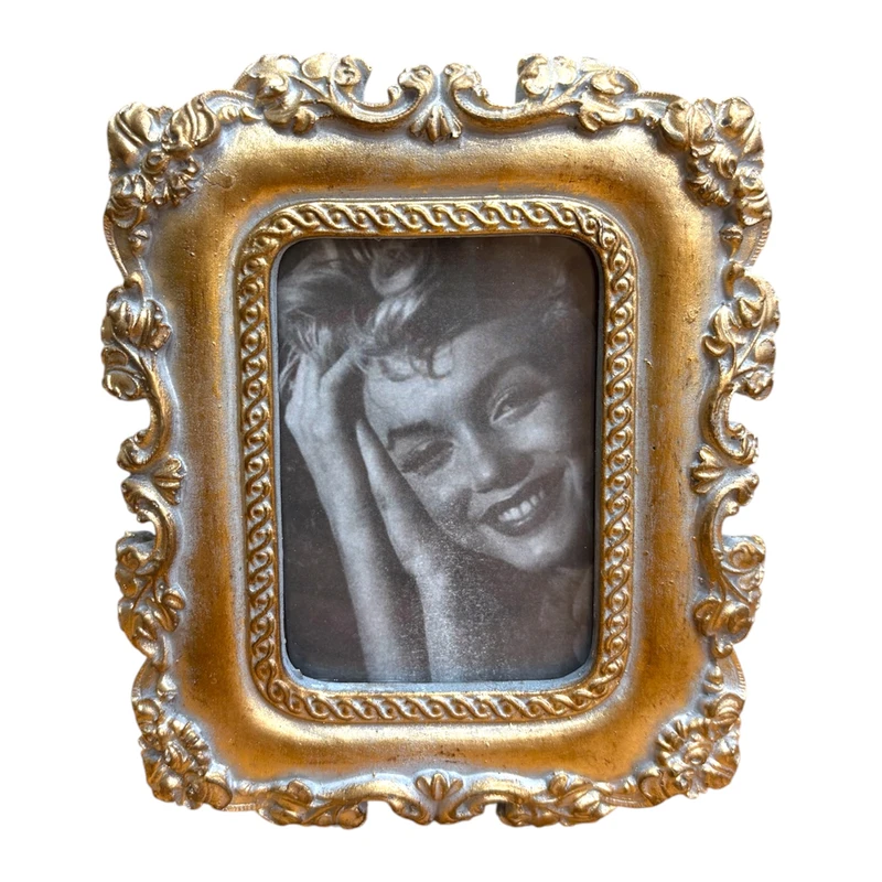 قاب عکس مدل ۳۰۲۴ (2) قاب عکس رومیزی مدل ۳۰۲۴ با پایه مقاوم و فرم مستطیلی