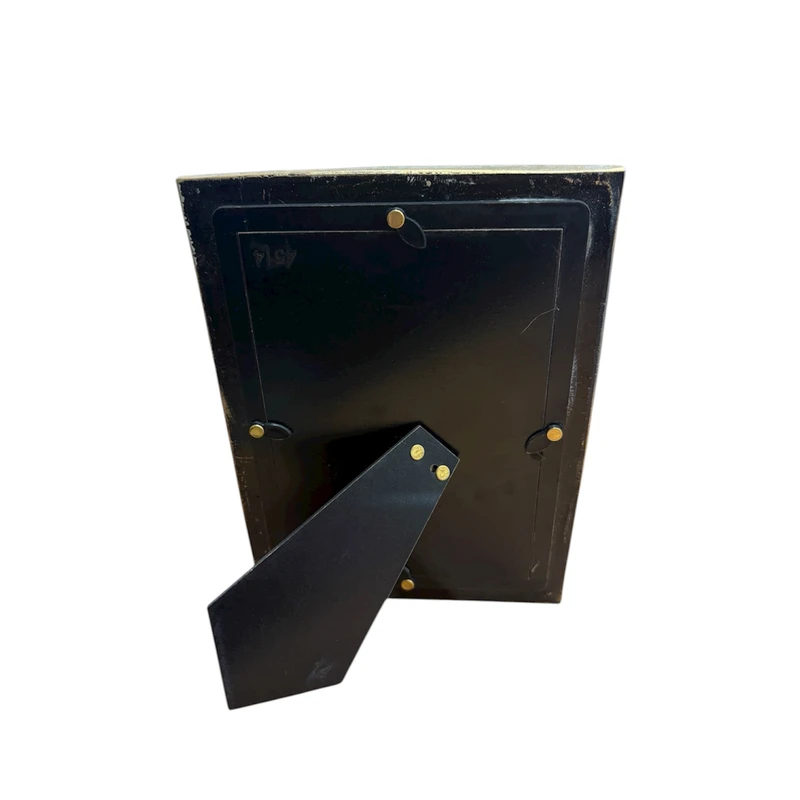 قاب عکس مدل ۴۵۱۴ (1) قاب عکس مدل ۴۵۱۴ با طراحی کلاسیک طلایی و تزئینات گلدار