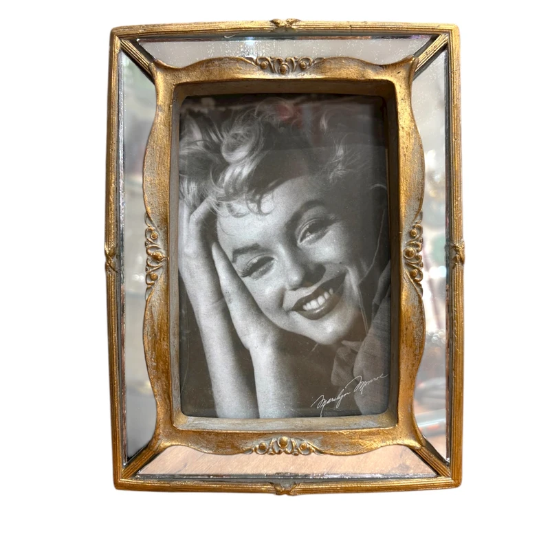 قاب عکس مدل ۴۵۱۴ (2) قاب عکس رومیزی مدل ۴۵۱۴ با پایه مقاوم و فرم مستطیلی