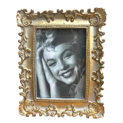 قاب عکس فلزی کد ۲۰۲۱ مناسب برای عکس‌های پرتره و رومیزی