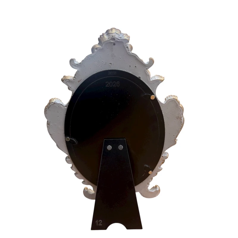 قاب عکس کد ۲۰۲۶ سایز ۱۳۱ (1) قاب عکس فلزی طلایی کد ۲۰۲۶ مناسب برای عکسهای پرتره