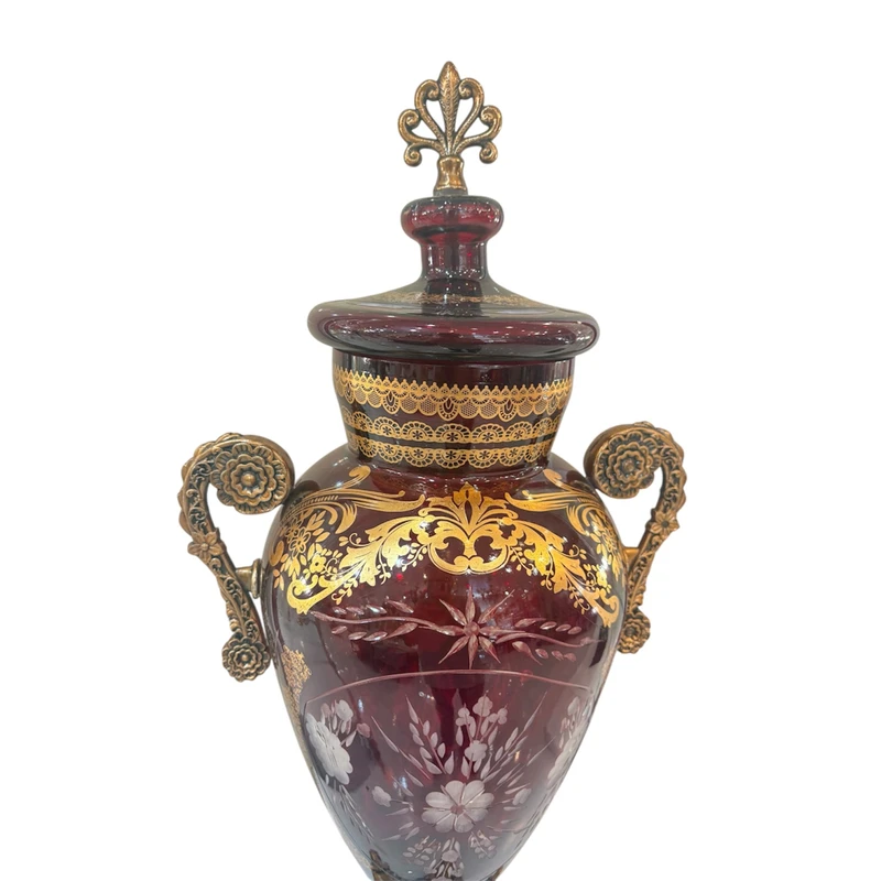 گلدان دکوری مدل ترنج (2) گلدان دکوری مدل ترنج با درپوش طلایی و نقوش سنتی